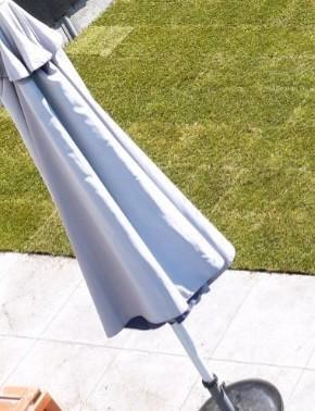 Grote parasol (zonder voet) beschikbaar voor biedingen
