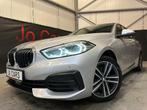 BMW 118iA/Sport/Led/Pdc/Cc/Virtual/Navi/CarPlay/Keyless/18", Auto's, 5 zetels, 5 deurs, USB, Zilver of Grijs