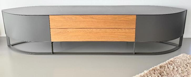 Hulsta Navis Lowboard TV meubel voorzien van LED verlichting, Maison & Meubles, Armoires | Mobilier de télévision, Comme neuf