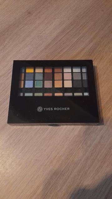 Volledige make-up doos Yves Rocher beschikbaar voor biedingen