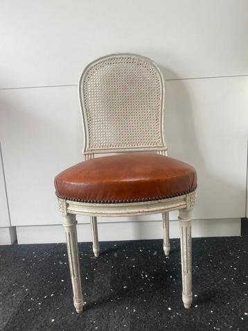 Set van 6 stoelen in Lodewijk XVI-stijl beschikbaar voor biedingen