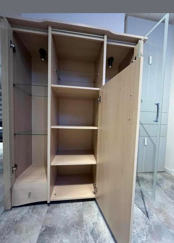 Witrine kast zeer goede staat, Ophalen, Zo goed als nieuw