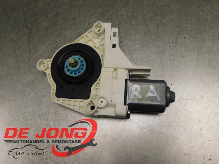 Moteur de vitre portière d'un Audi A4, Autos : Pièces & Accessoires, Carrosserie & Tôlerie, Audi, Utilisé, 3 mois de garantie
