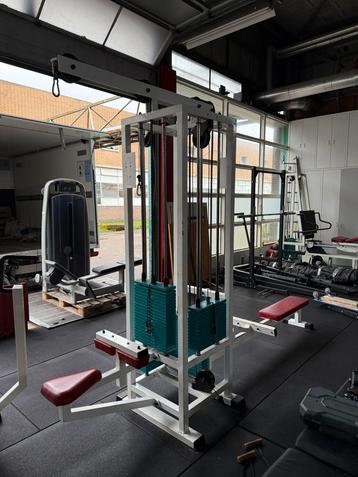 Technogym/ Panatta 4 stack MultiTurm latzug/ Row/ Pulley beschikbaar voor biedingen