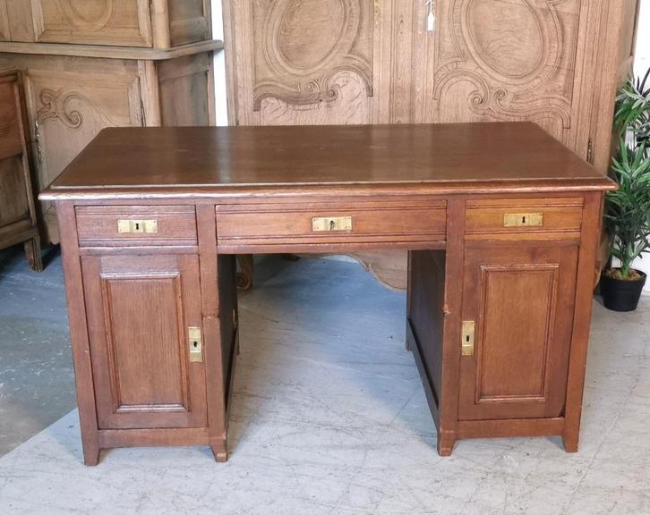 Oude bureau in eik L 125 D 85cm H 75cm, Antiek en Kunst, Antiek | Kantoor en Zakelijk, Ophalen