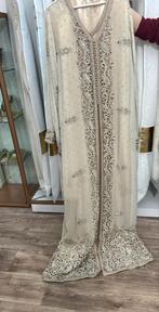 Tweedelige bruudskaftan beige zalmroze, Kleding | Dames, Gelegenheidskleding, Ophalen of Verzenden, Zo goed als nieuw, Beige