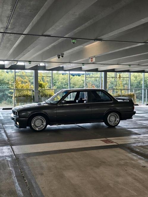 Propere bmw e30 1990, Auto's, BMW, Particulier, 3 Reeks, Benzine, Coupé, 2 deurs, Handgeschakeld, Blauw, Grijs, Stof, Ophalen