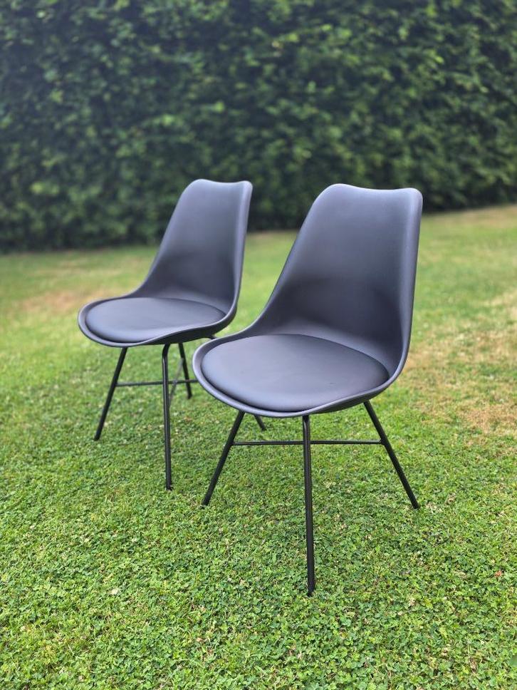 MAISONS DU MONDE 4 Chaises WEMBLEY noires / pieds acier -50%, Huis en Inrichting, Stoelen, Zo goed als nieuw, Vier, Kunststof