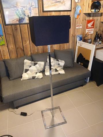 Staanlamp beschikbaar voor biedingen