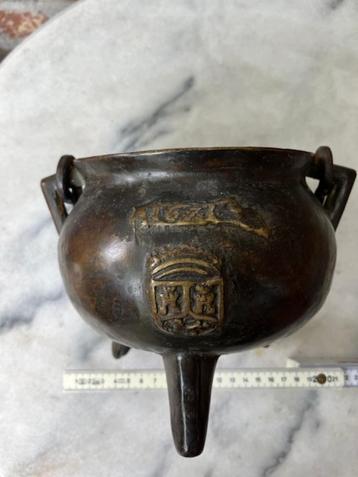 Antieke bronzen grape heksenketel beschikbaar voor biedingen