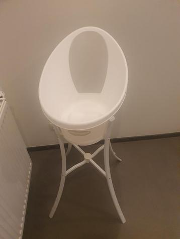 wit babybadje met staander van shnuggle beschikbaar voor biedingen