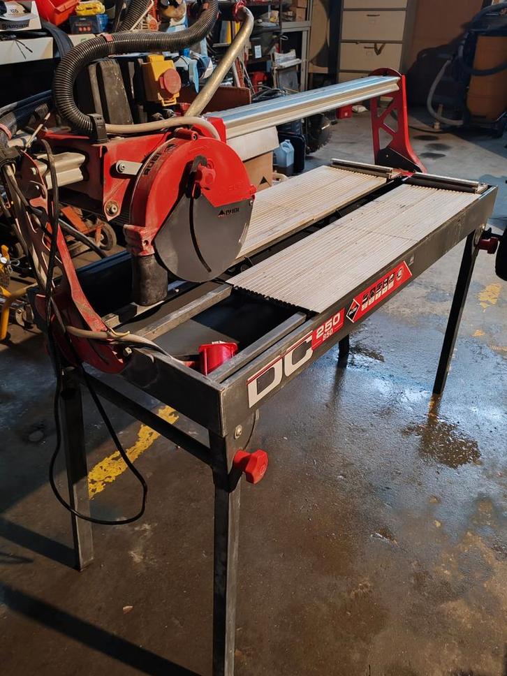 Scie à eau Rubi DC 250/850, Bricolage & Construction, Outillage | Meuleuses