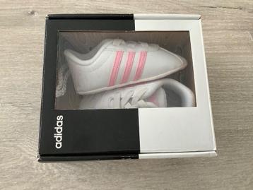 Baby Adidas schoentjes (Maat 18) beschikbaar voor biedingen