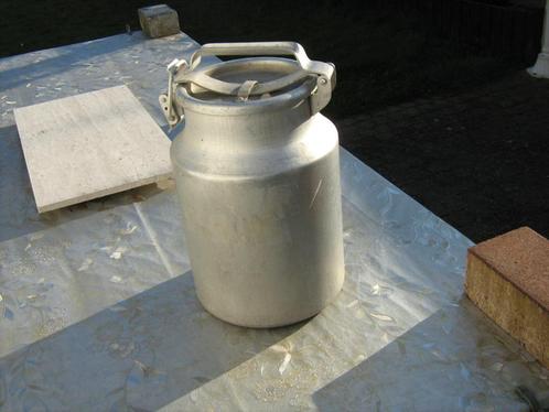 VEND ANCIEN POT A LAIT EN ALU, Antiek en Kunst, Antiek | Keramiek en Aardewerk, Ophalen