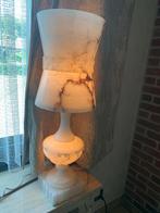 Vaas. Marmer. Licht.  73 cm, Antiek en Kunst, Antiek | Vazen, Ophalen