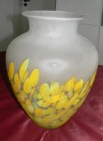 mooi speciaal glazen vaas met melkglas design, Maison & Meubles, Accessoires pour la Maison | Vases, Comme neuf, Jaune, Enlèvement