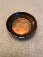 Klein metalen bordje (5cm), Antiek en Kunst, Curiosa en Brocante, Ophalen of Verzenden