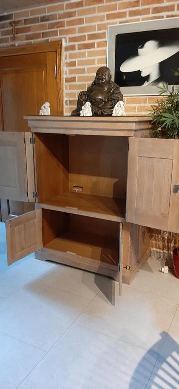 ARMOIRE TELE OU COMMODE