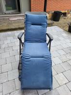 Chaise longue de jardin avec coussin bleu marine, Gebruikt, Ophalen