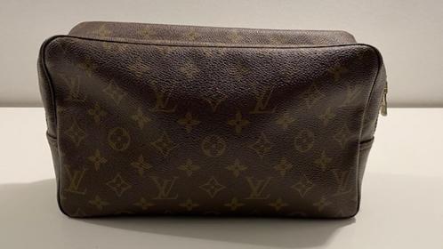 Louis Vuitton Trousse toiletry pochette, Handtassen en Accessoires, Tassen | Damestassen, Zo goed als nieuw, Overige typen, Bruin