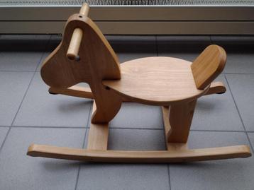 houten schommelpaard beschikbaar voor biedingen