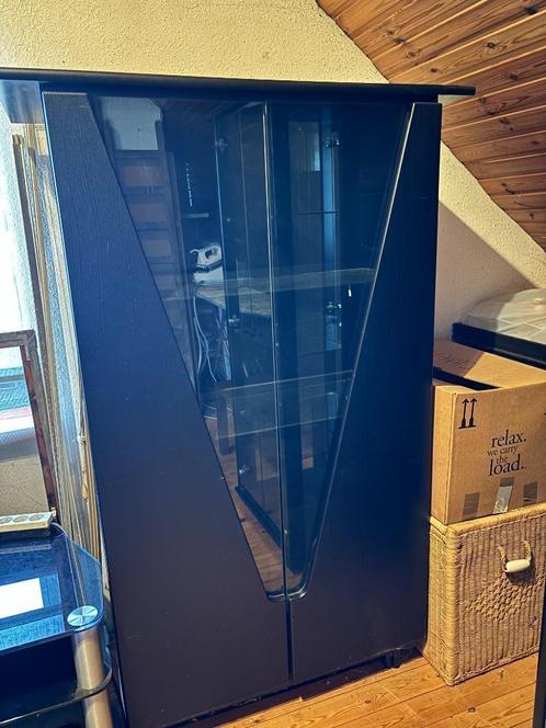 Moderne vitrinekast met verlichting – zwart / glas, Huis en Inrichting, Kasten | Vitrinekasten, Gebruikt, 150 tot 200 cm, 50 tot 100 cm