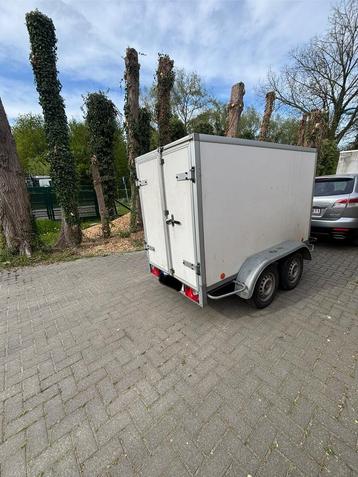 Remorques fermées 750kg disponible aux enchères