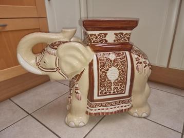 Vintage Olifant plantenhouder beschikbaar voor biedingen
