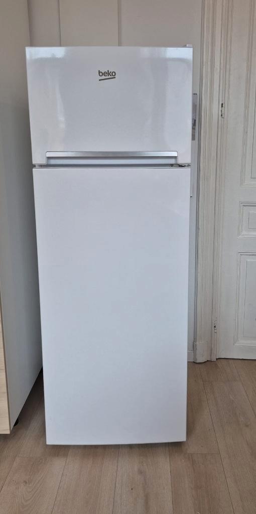 Koelkast (Beko), Elektronische apparatuur, Koelkasten en IJskasten, Zo goed als nieuw, Met vriesvak, 150 tot 200 liter, 140 tot 160 cm
