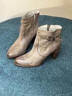 Korte beige leren laarsjes met hak, ANDERE, Beige, Lage of Enkellaarzen, Ophalen of Verzenden