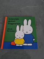 Boek - Nijntje gaat logeren - Dick Bruna, Livres, Livres pour enfants | 4 ans et plus, Enlèvement ou Envoi