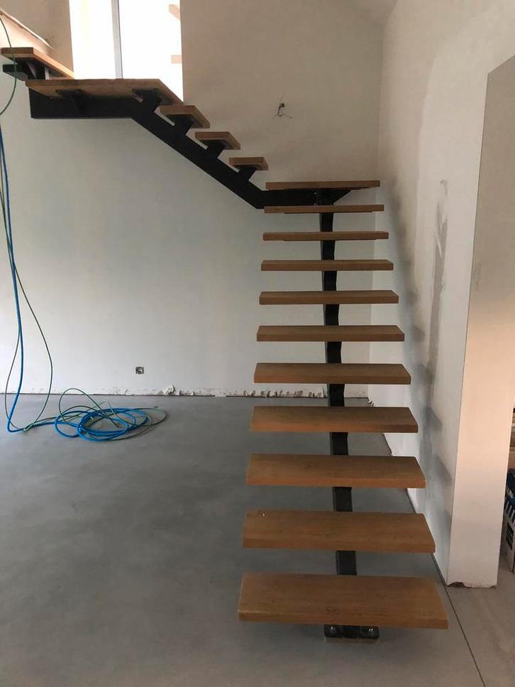 Nieuwe Trap, Doe-het-zelf en Bouw, Ladders en Trappen, Zo goed als nieuw, Trap, Ophalen