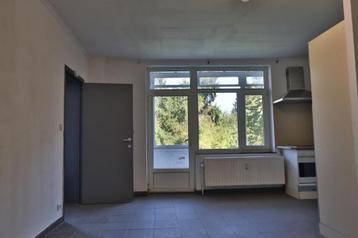 Appartement à Leval-Trahegnies, 1 chambre disponible aux enchères