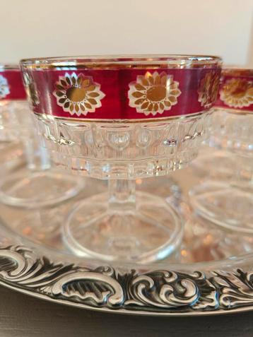 Set van 5 vintage glazen op voet  beschikbaar voor biedingen