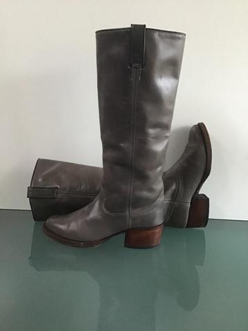 Livraison gratuite | Bottes en cuir gris Tony Mora 37, Gris, Comme neuf, Tony Mora, Bottes hautes