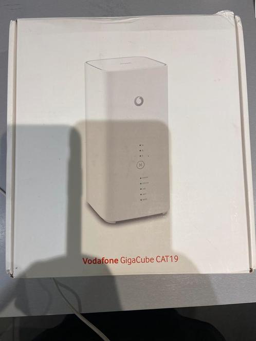 Vodafone GigaCube CAT19 4G+ Router Huawei B818-263 als nieuw, Computers en Software, Routers en Modems, Zo goed als nieuw, Router