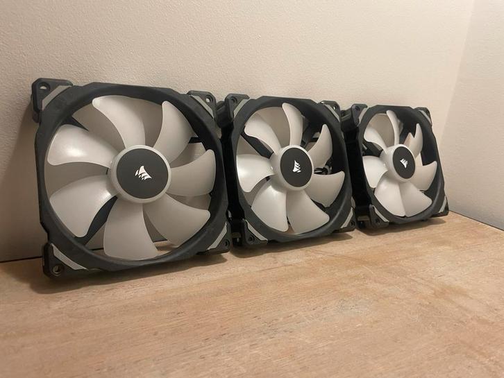 3x corsair ML140 PRO RGB fans + Lightning Node Pro + Fan Hub, Computers en Software, Computerkoelers, Zo goed als nieuw, Luchtkoeling