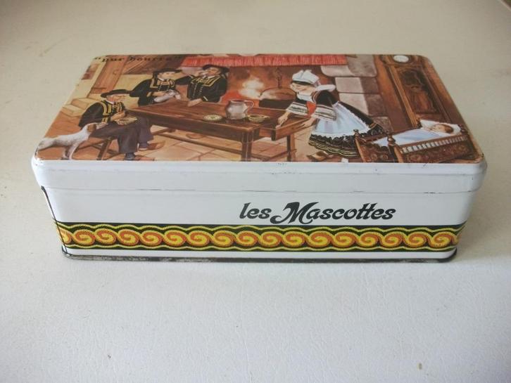 Boîte vintage en métal pur beurre Les Mascottes Quimper, Collections, Boîte en métal, Utilisé, Biscuits, Autres marques, Enlèvement ou Envoi