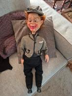 Vintage rosse modest buikspreekpop, Ophalen