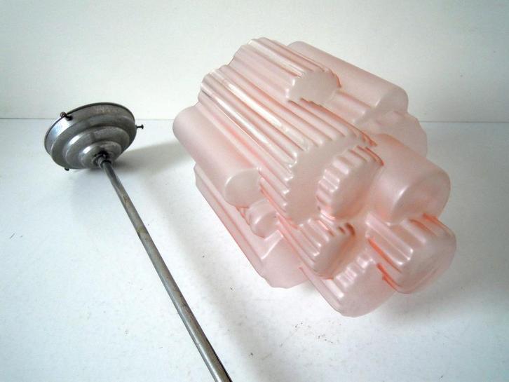 Art Deco Roze Opaline Skyscraper - Hanglamp (1930), Antiek en Kunst, Antiek | Verlichting, Ophalen of Verzenden