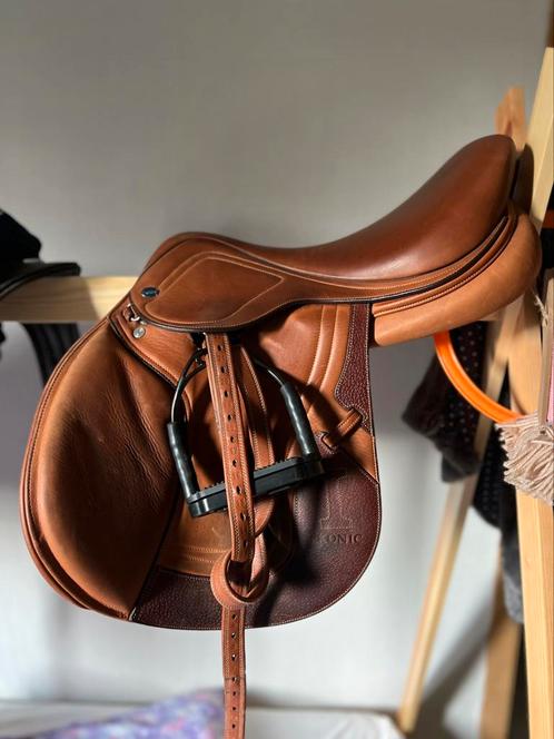 Ikonic springzadel, Dieren en Toebehoren, Paarden en Pony's | Zadels, Zo goed als nieuw, Ophalen