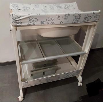 Table à langer avec baignoire Di Baby disponible aux enchères