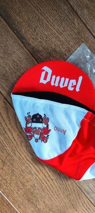 Duvel-pet. Gloednieuw. Verzending mogelijk. beschikbaar voor biedingen