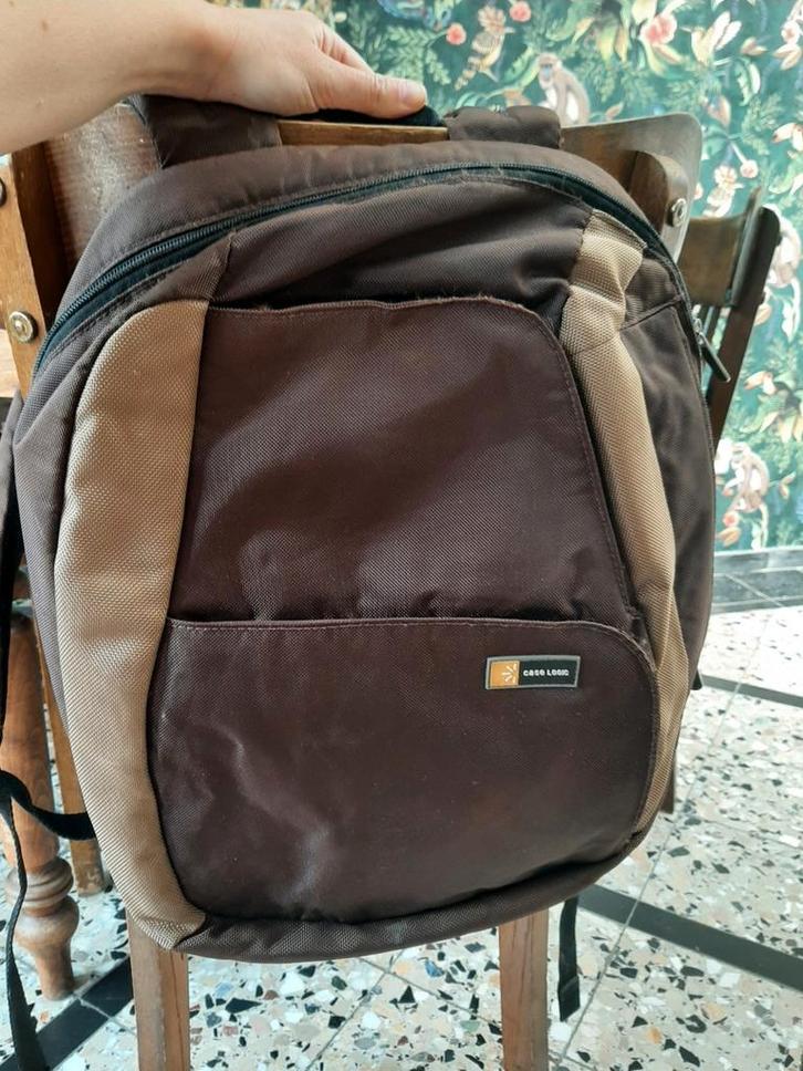 Bruine rugzak van Case Logic met vak voor laptop,goede staat, Handtassen en Accessoires, Tassen | Schooltassen, Gebruikt, Ophalen of Verzenden