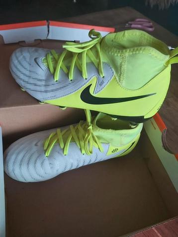 Nike Phantom Luna II voetbalschoen  maat 33  beschikbaar voor biedingen
