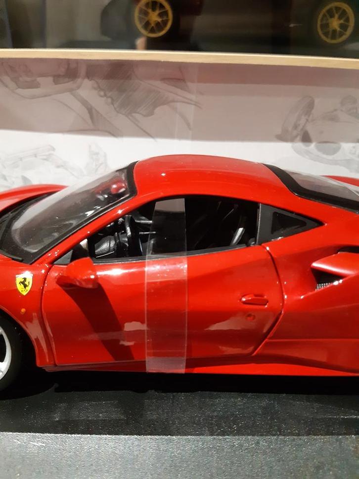 (Nieuw) Ferrari 488gtb 1/18e Burago, Hobby en Vrije tijd, Modelauto's | 1:18, Anson, Ophalen of Verzenden