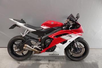 R6 légèrement accidentée 10000 KM beschikbaar voor biedingen