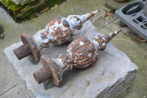 antiek koppel gietijzeren paalkoppen, Tuin en Terras, Tuinwanddecoratie, Gebruikt, Ophalen