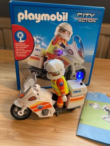 5544 brommer ambulance Playmobil City Action beschikbaar voor biedingen