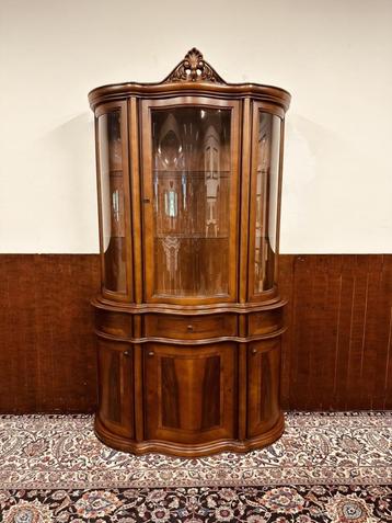 Klassiek Art Nouveau Buffetkast beschikbaar voor biedingen